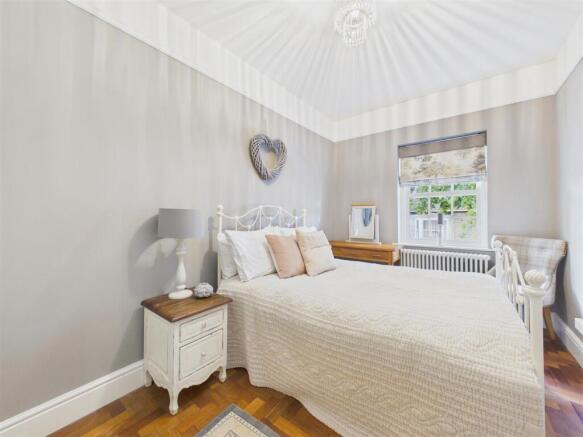 2 bed Apartment for sale Image 12