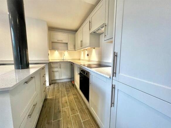 2 bed Flat to rent Image 10