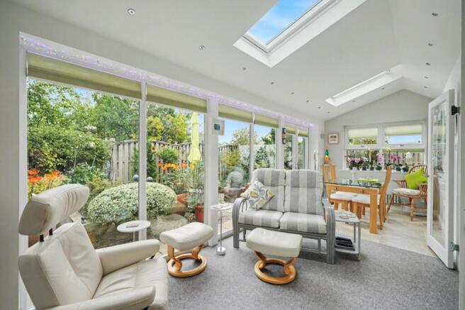 5 bed Detached for sale Image 8