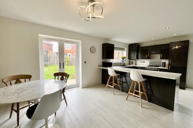 4 bed Detached for sale Image 6