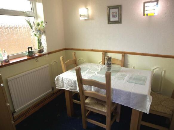 BED3/DINING ROOM