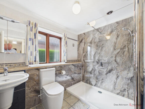 4 bed Detached Bungalow for sale Image 12