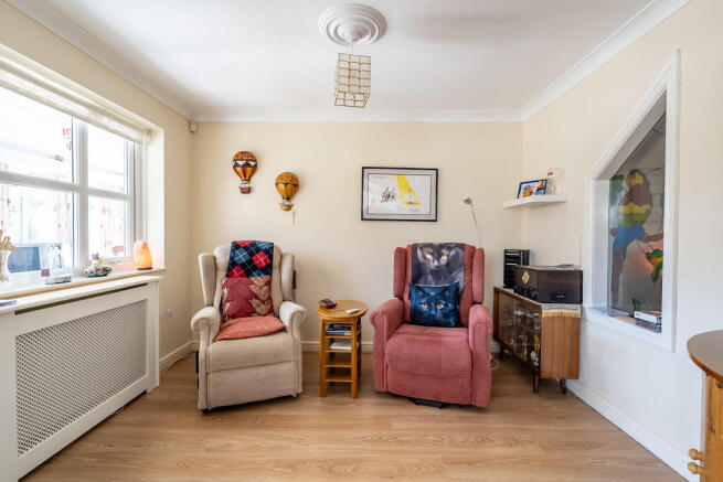 5 bed Detached for sale Image 6