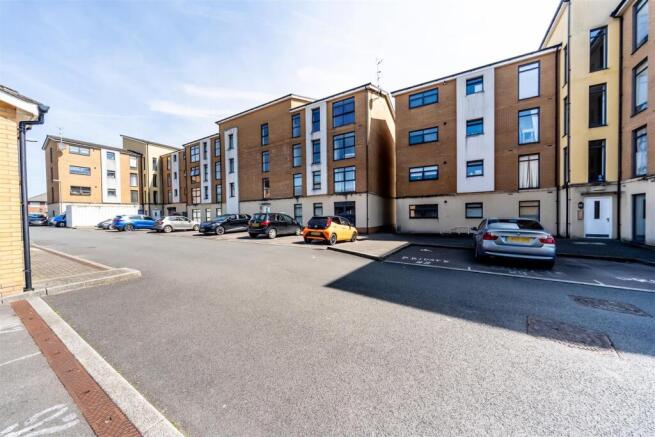 Bright modern apartments with ample parking spa...