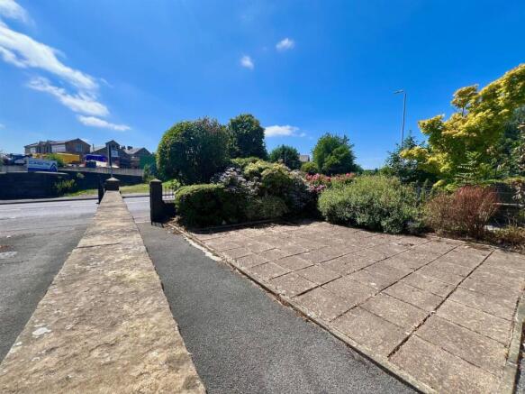 4 bed Semi-Detached for sale Image 5