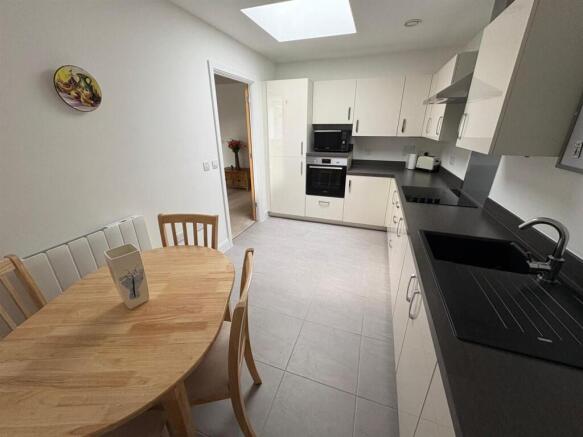 7. Kitchen.jpg