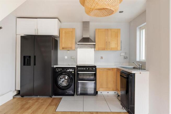 Alders close, E11