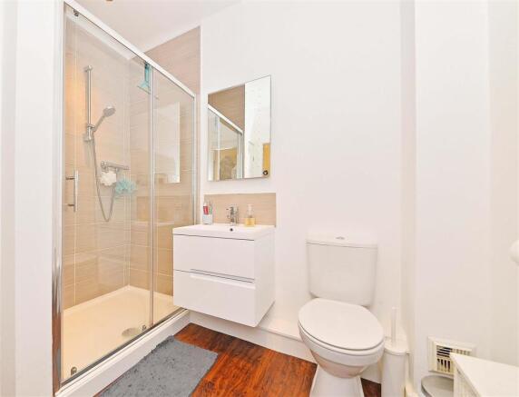 BED1 ENSUITE.jpg