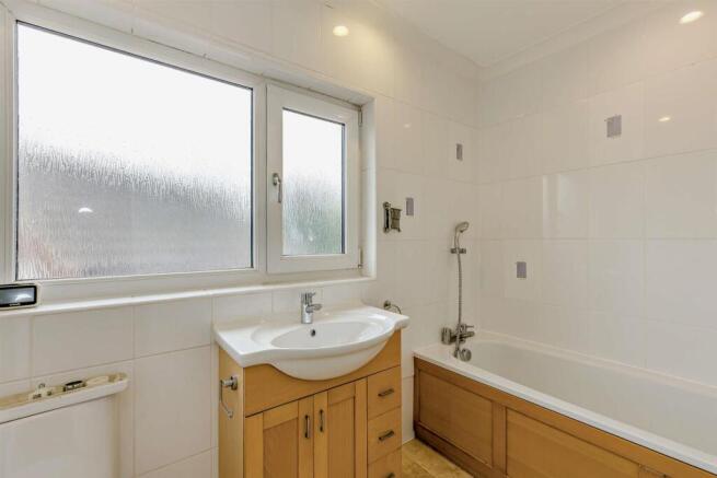 3 bed Semi-Detached Bungalow for sale Image 12