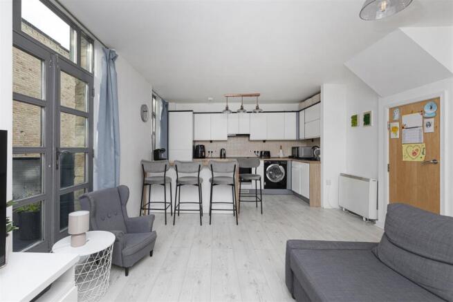 2 bed Apartment for sale Image 7