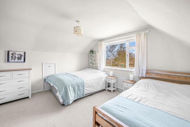 4 bed Detached for sale Image 11