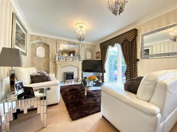 seawinds living room pic 1.jpg