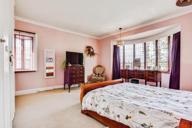 4 bed Detached for sale Image 10