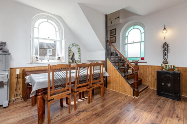 5 bed Detached for sale Image 10