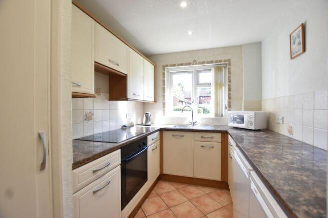Broadmead, Ashtead, KT21 photo 4
