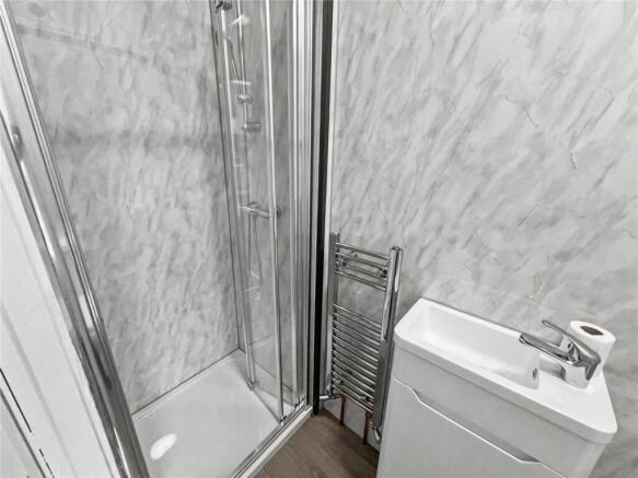3 bed Terraced to rent Image 5