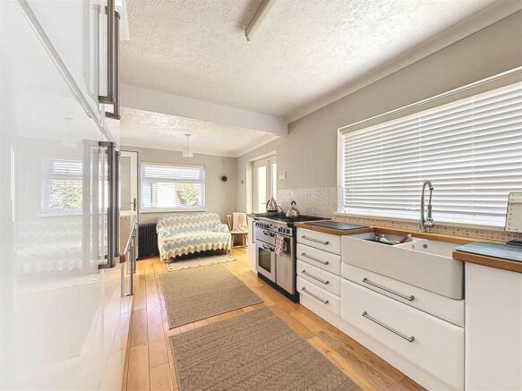 2 bed Semi-Detached Bungalow for sale Image 10