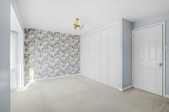 1 Hunt Avenue - master bedroom.jpg