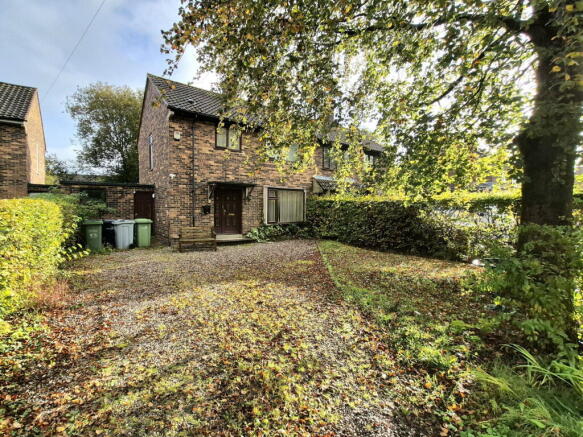 3-bed semi-detached on 73 Gawsworth Road, Macclesfield SK11 8UF, £250,000