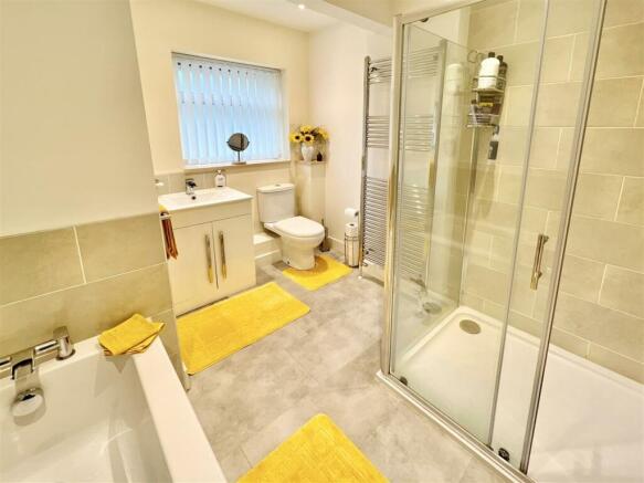 Family Bathroom.JPG