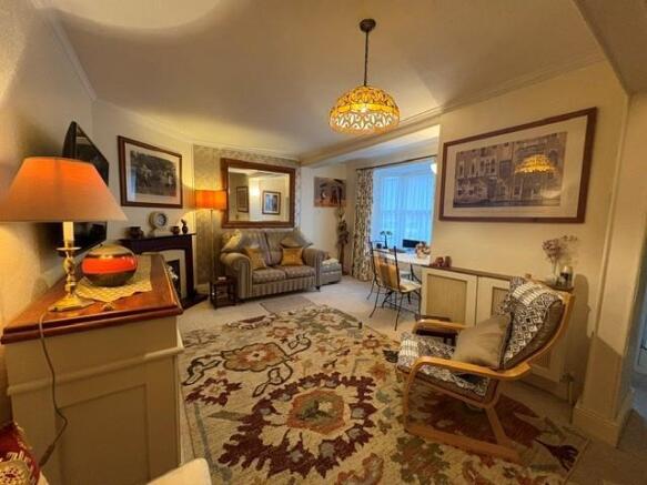 Lounge 2.jpg