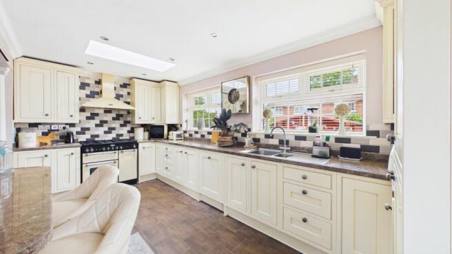 3 bed Semi-Detached for sale Image 5