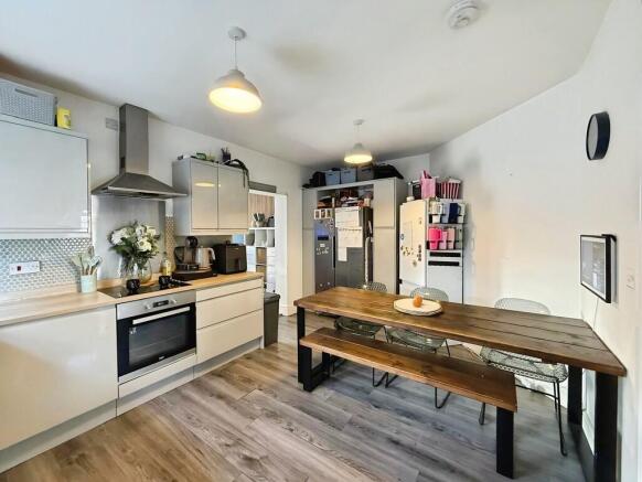 f4b96b74-WhatsApp...