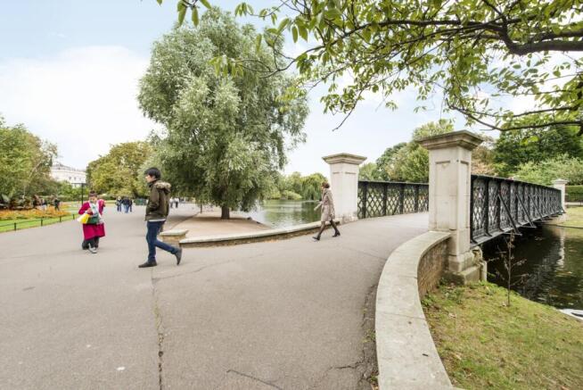 Regents Park Entr...