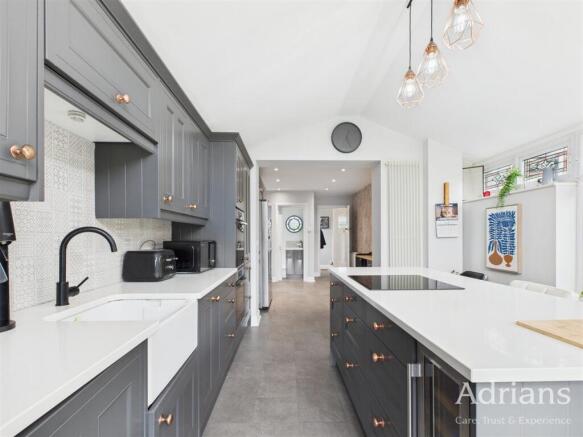 KITCHEN /