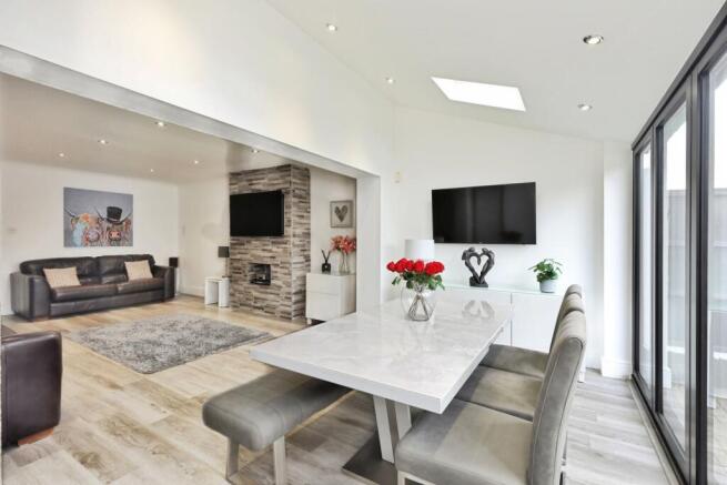 4 bed Semi-Detached for sale Image 7