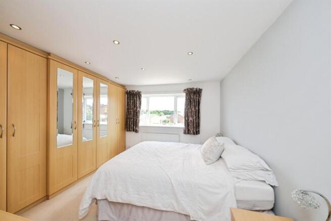 4 bed Detached for sale Image 11
