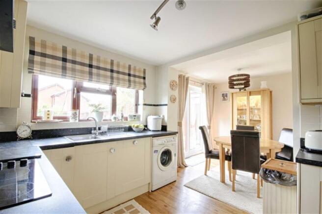 KITCHEN/BREAKFAST ROOM