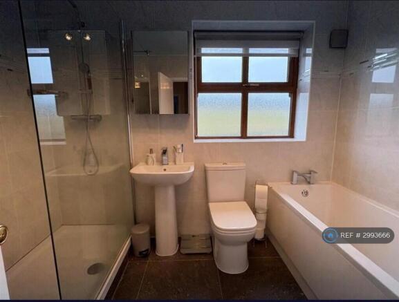 4 bed Detached to rent Image 11