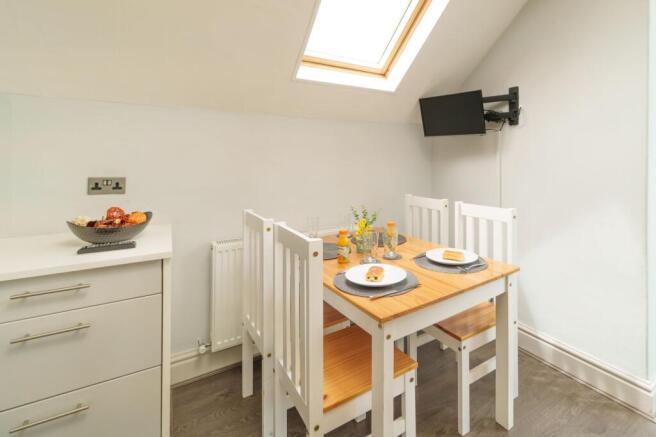 2 bed Flat for sale Image 6