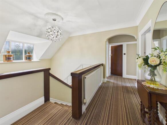 4 bed Detached for sale Image 12