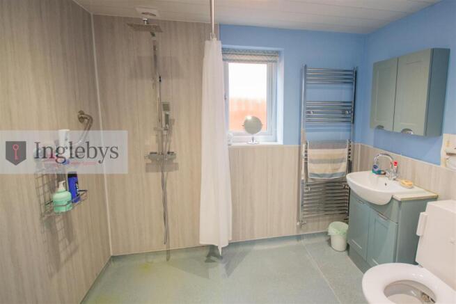 4 bed Semi-Detached for sale Image 8