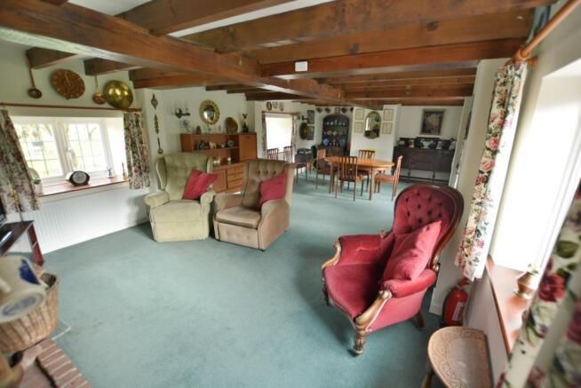 Sititng/dining room