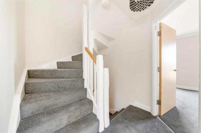 FIRST FLOOR LANDING.jpg