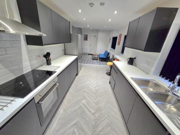1 bed House Share to rent Image 4