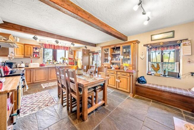 4 bed Barn Conversion for sale Image 10