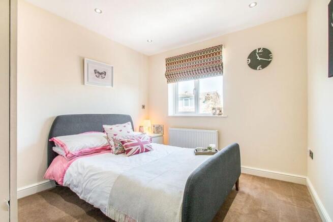 2 bed Apartment to rent Image 8