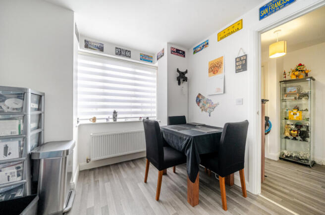 4 bed Detached for sale Image 7