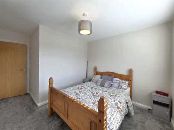 4 bed Detached for sale Image 9
