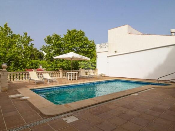 Property with pool in Santander