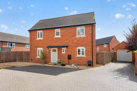 Buckby Drive, Burton Latimer, NN15