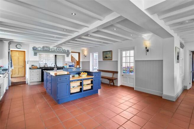 7 bed Detached for sale Image 5