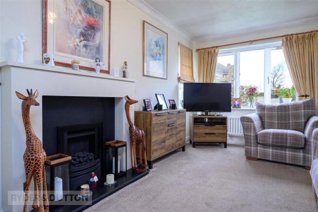 4 bed Detached for sale Image 8