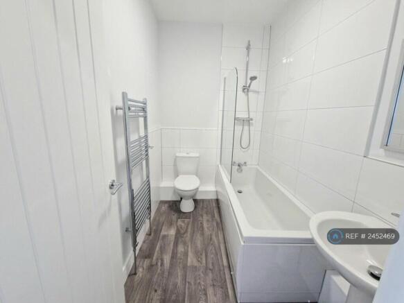 3 bed Terraced to rent Image 5