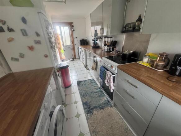KITCHEN FRONT TO REAR.jpg
