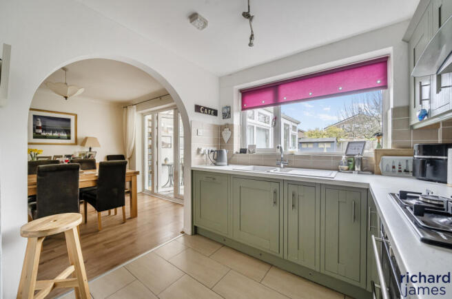 e542d2a7fa714089af812a88de6416cb